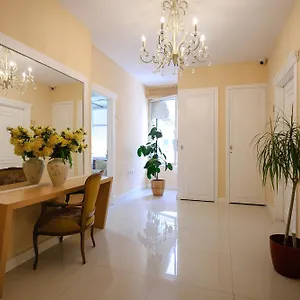 Noela's Place Tirana